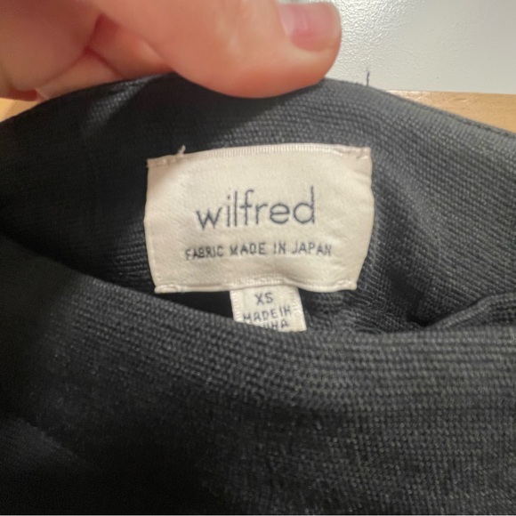 Cross front Aritzia trouser - Picture 3 of 5